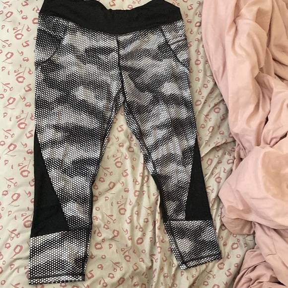Womens capri leggings size large - Picture 2 of 2
